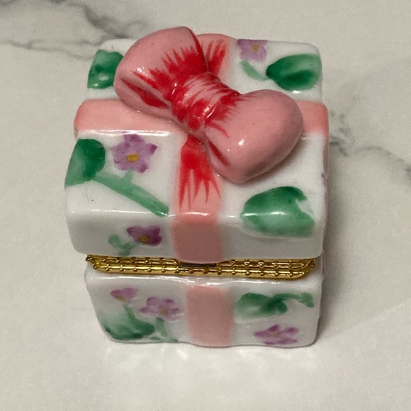 Floral Ceramic Trinket Box with Pink Bow - Picture 1 of 5